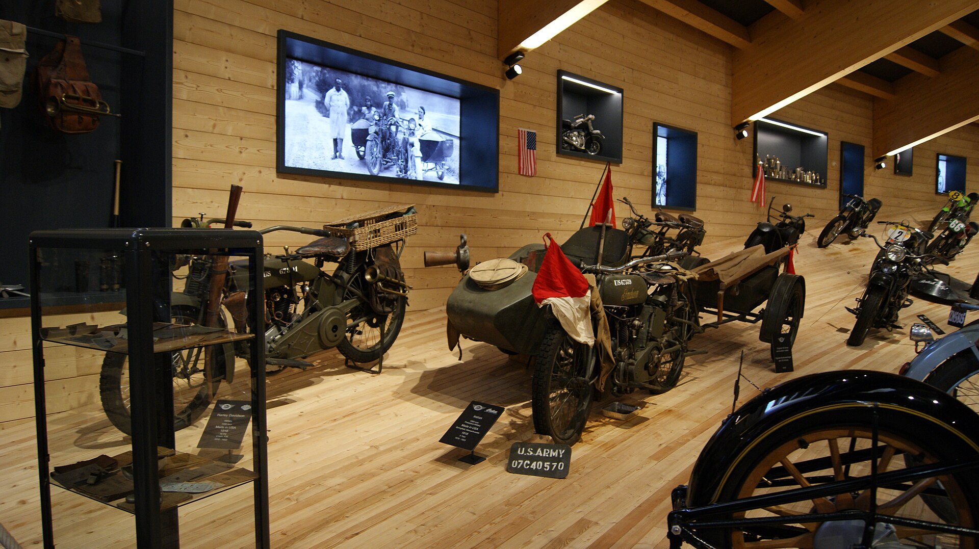 バイクショップの展示空間イメージ